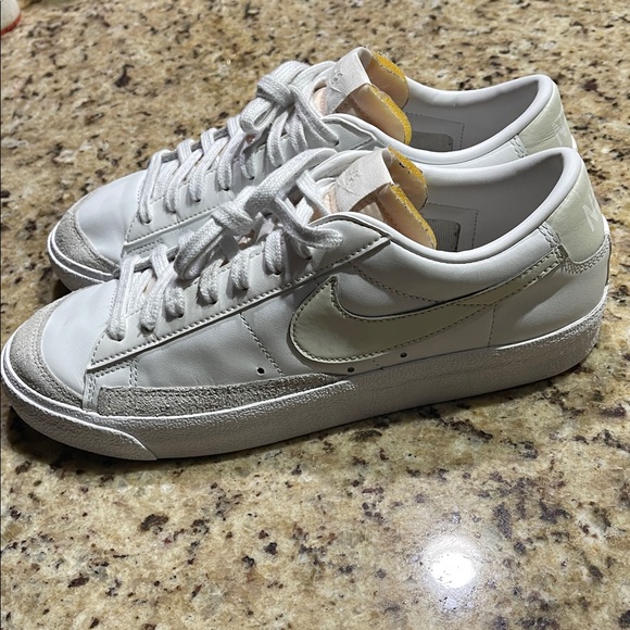 Nike Blazer Low Sneakers - Picture 3 of 11